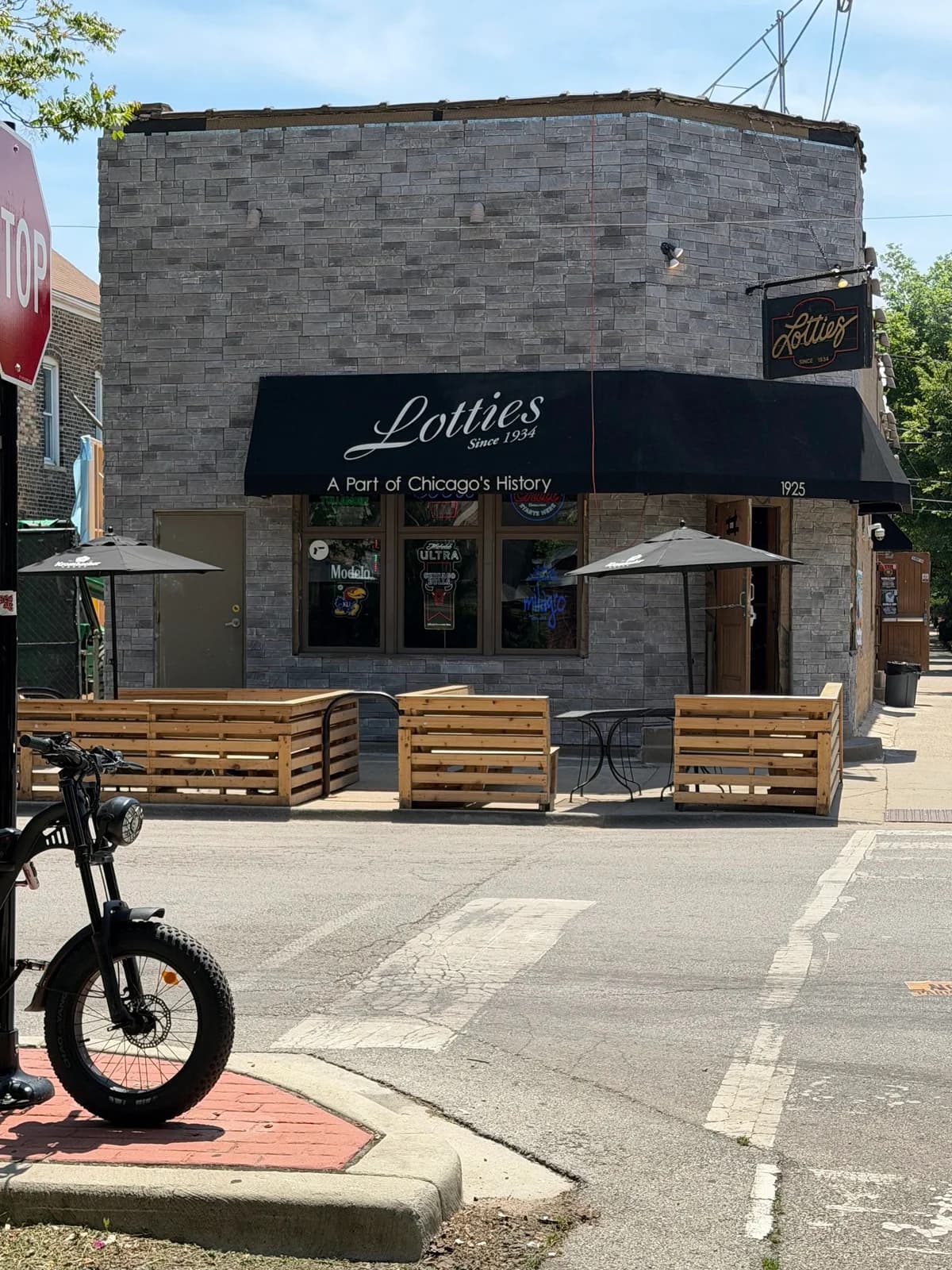 Lottie's Pub photo 3