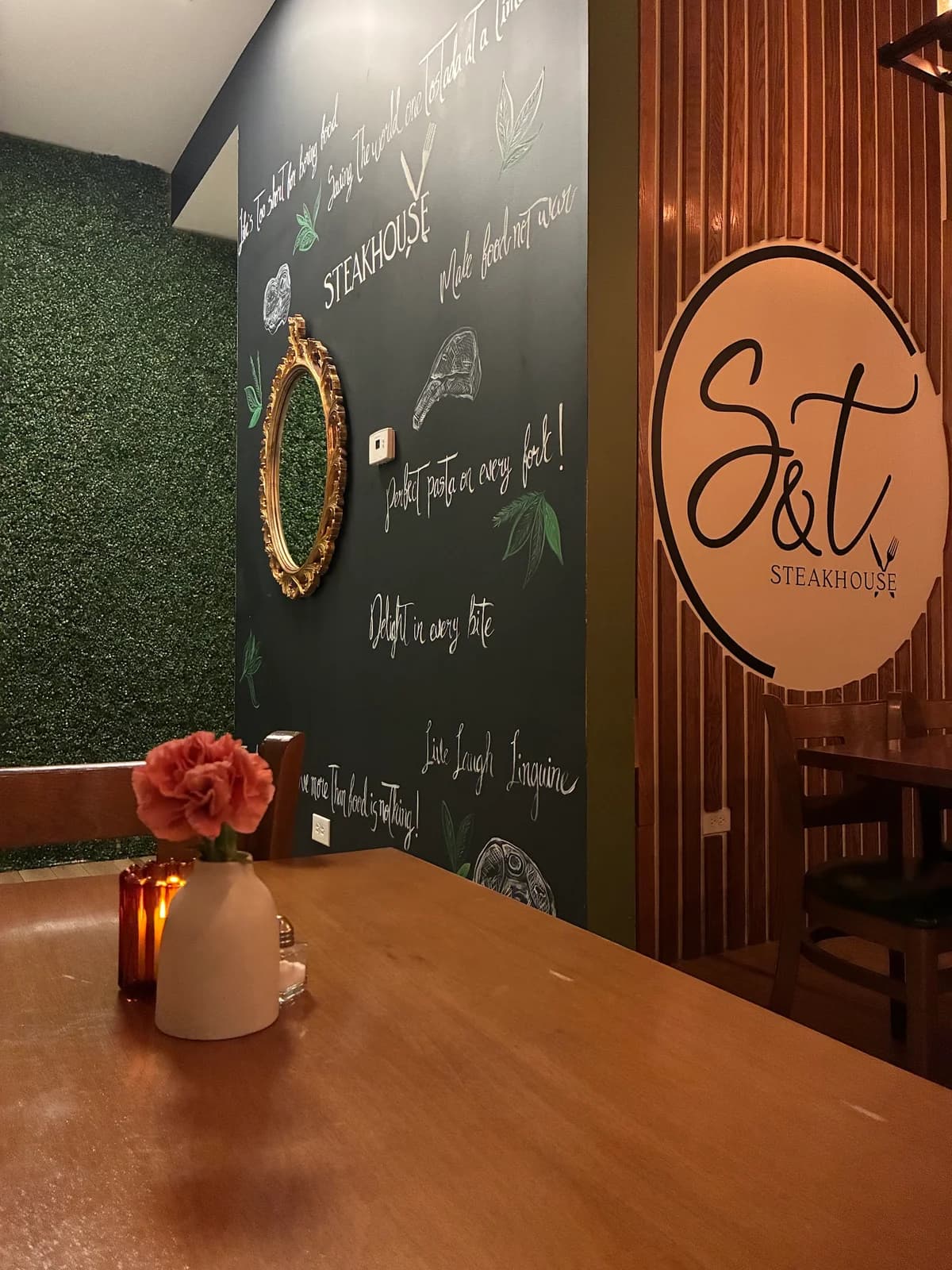S & T Steakhouse photo 3