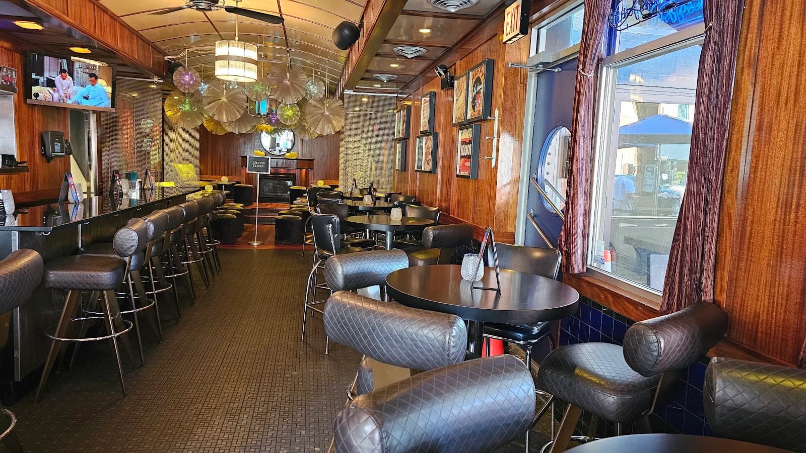 Blue Line Lounge & Grill photo 2