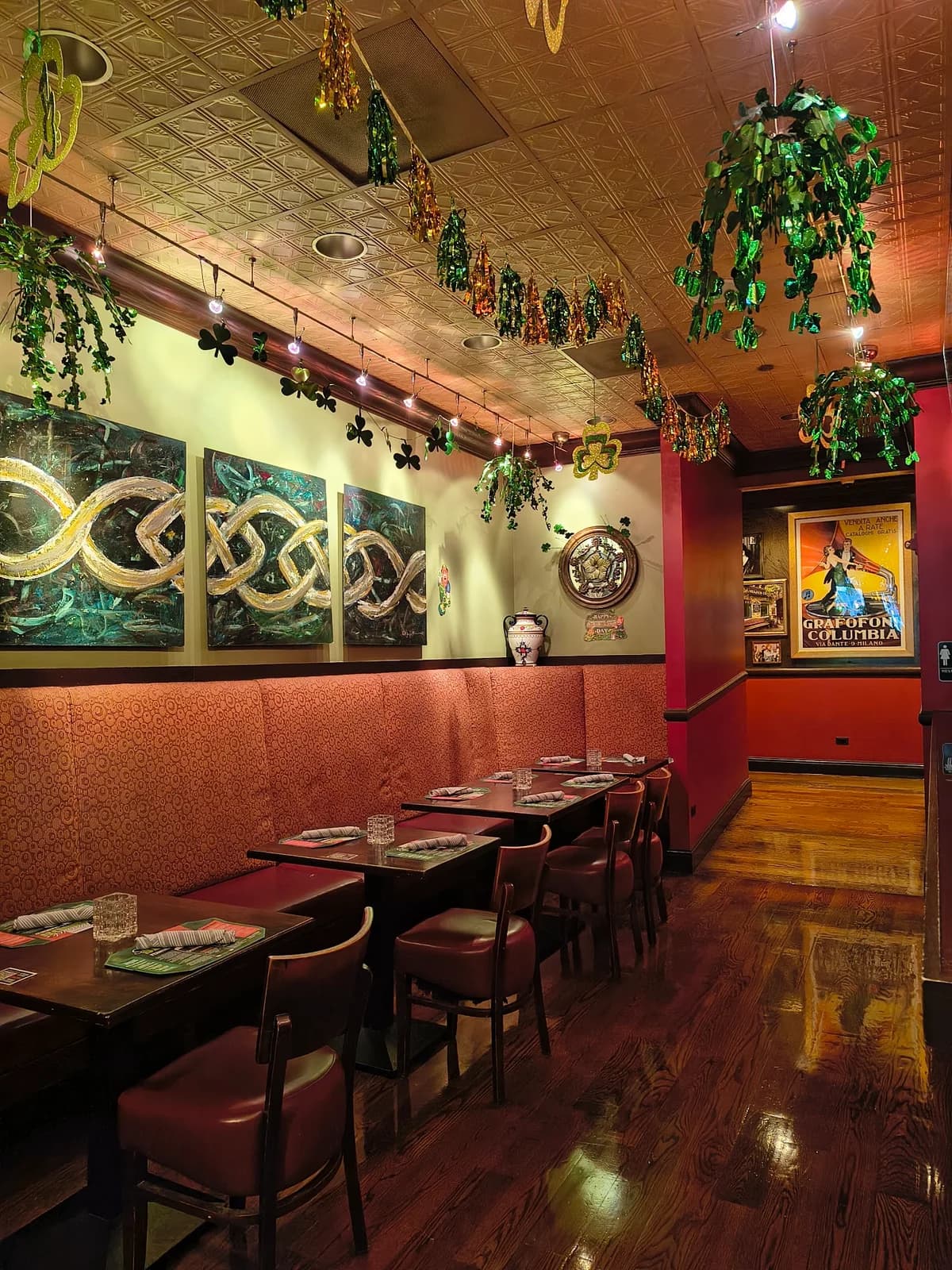 Emerald Loop Bar & Grill photo 2