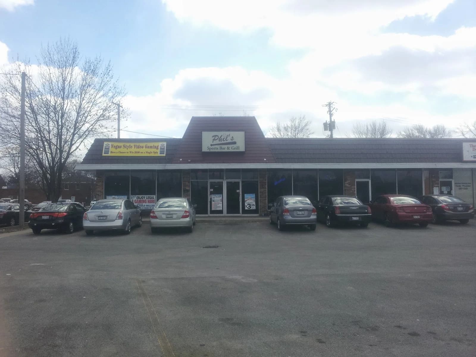 Phil's Sports Bar & Grill photo 4