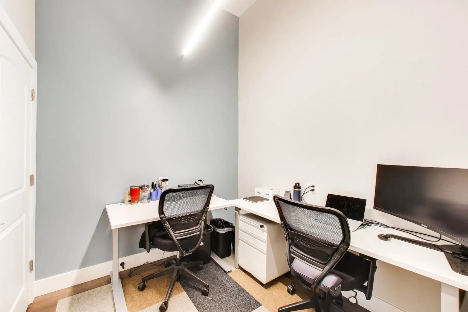 Desk606 photo 7
