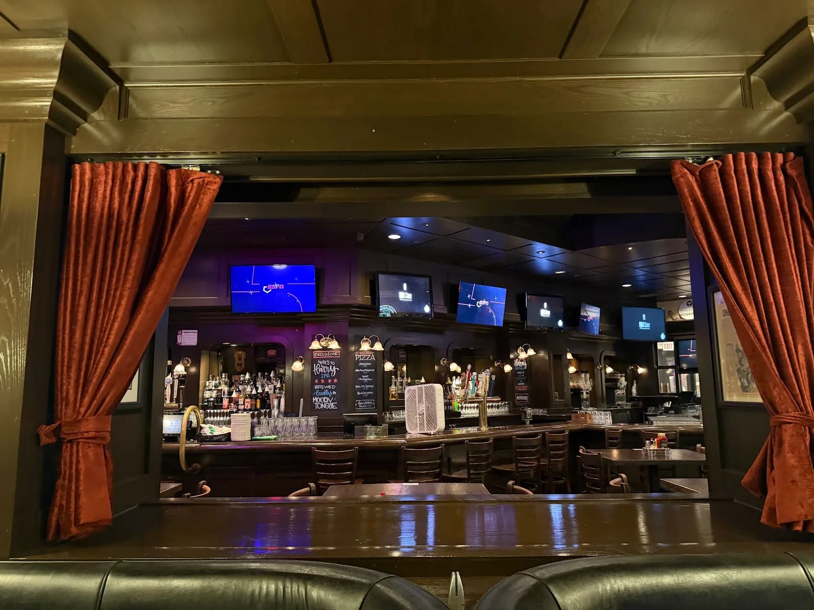 Harry Caray's Tavern, Navy Pier photo 6