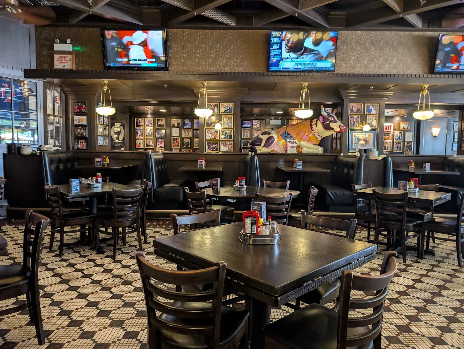 Harry Caray's Tavern, Navy Pier photo 2