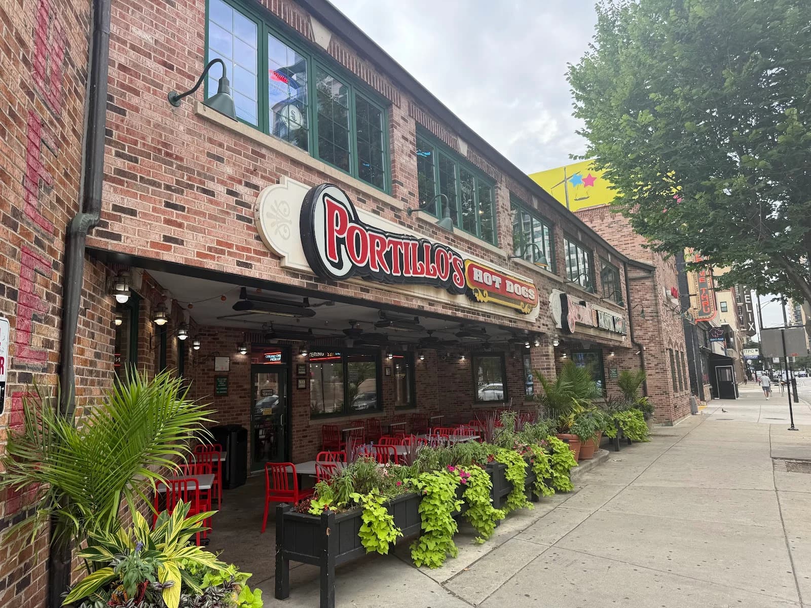 Portillo's & Barnelli's Chicago photo 4