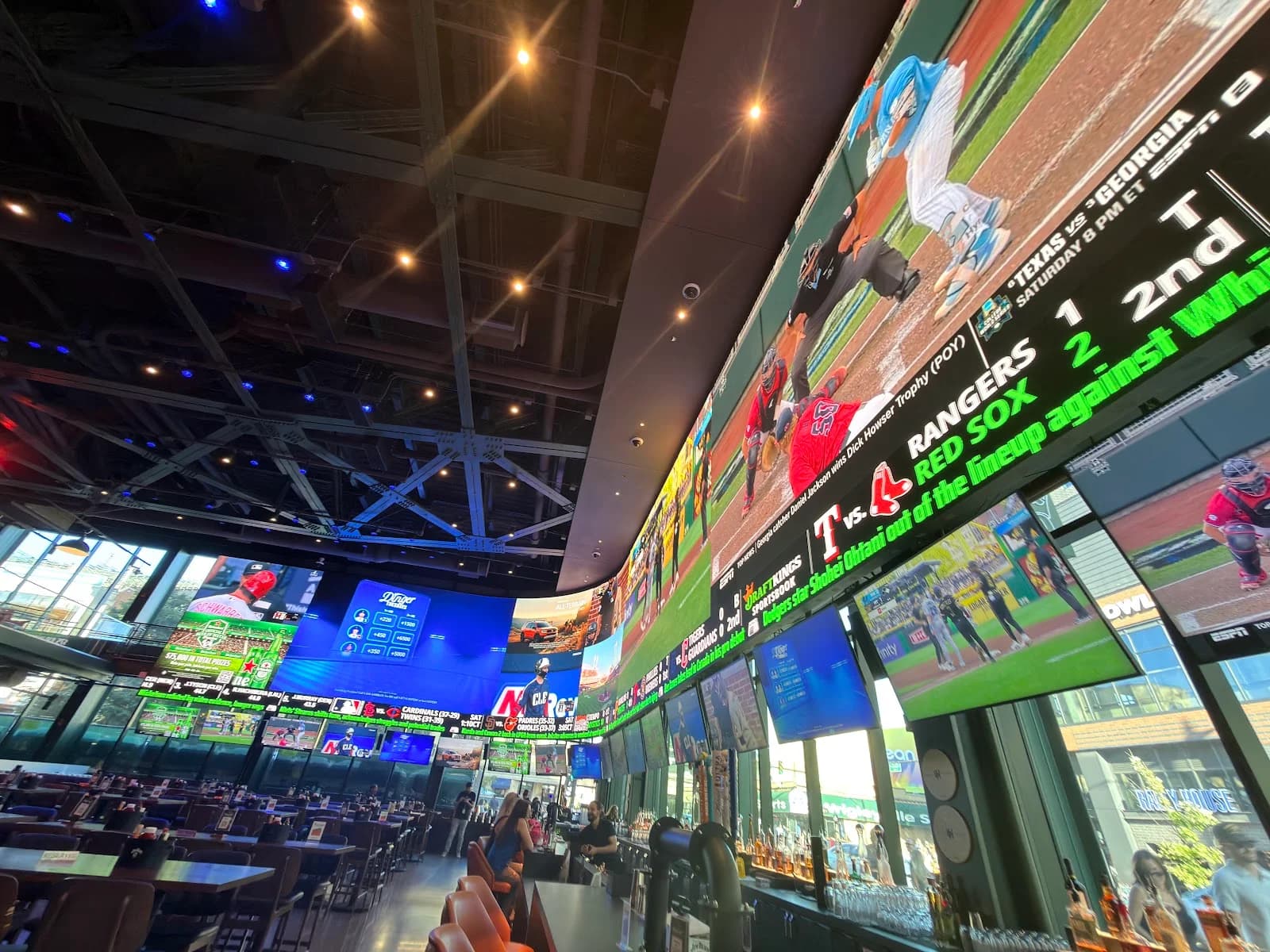 DraftKings Sportsbook at Wrigley Field photo 2