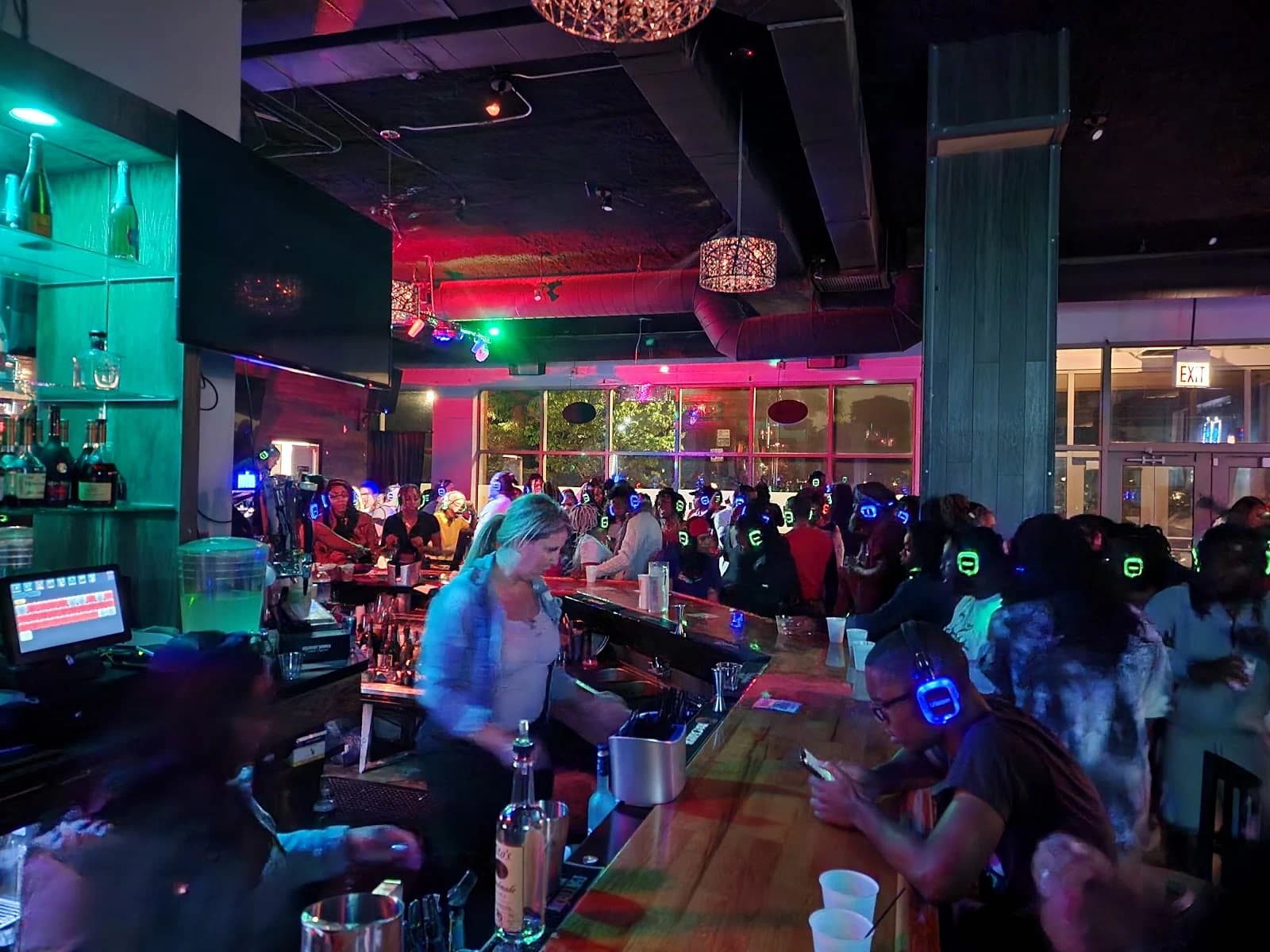 THE BAR 10 DOORS photo 1