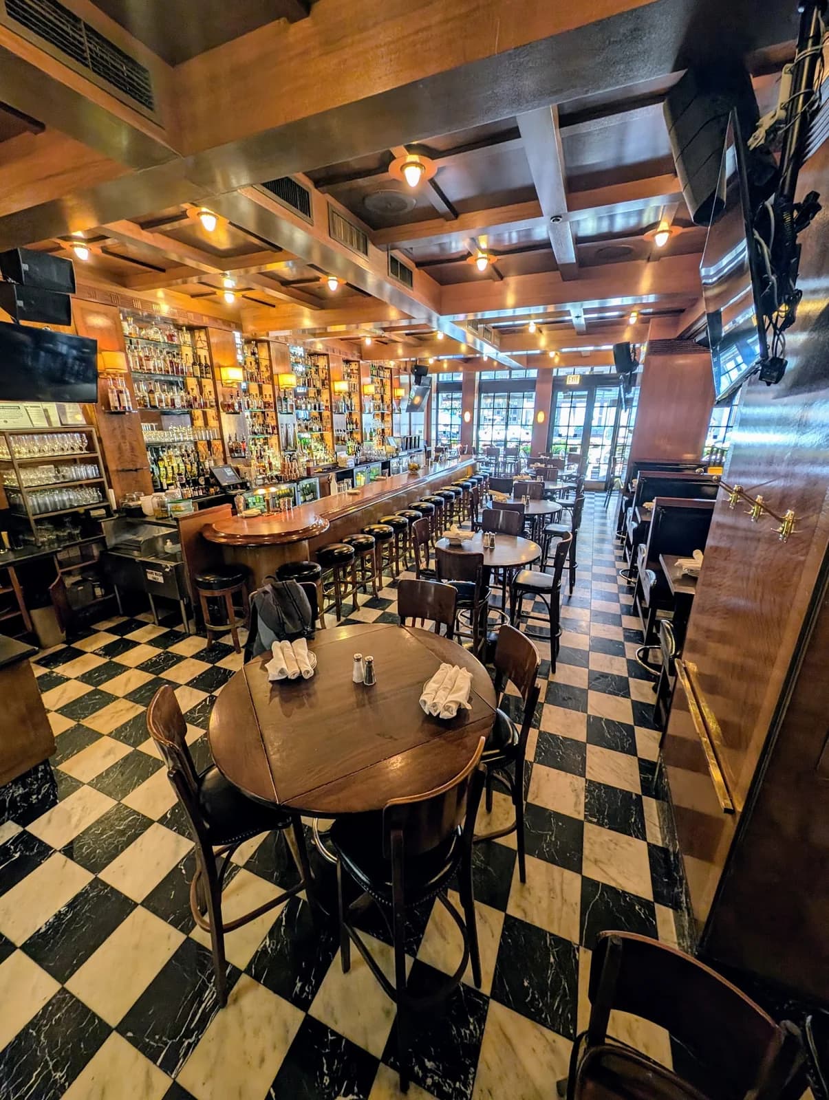 LUXBAR photo 4