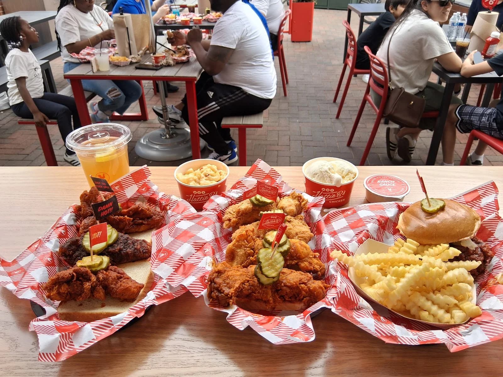 Hattie B's Hot Chicken - Wrigleyville photo 7
