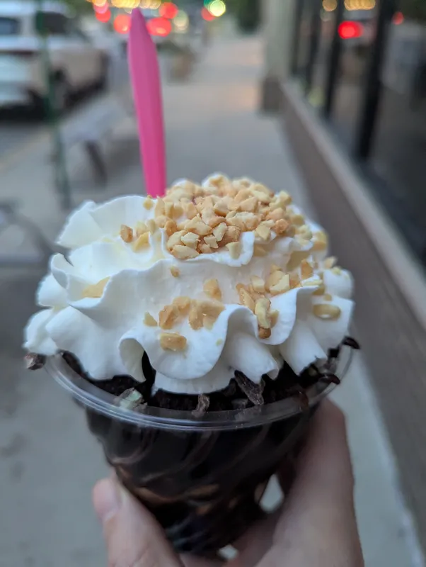 Hole In the Wall Custard & Yogurt Shoppe