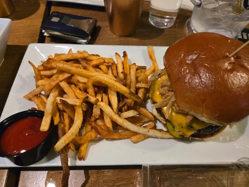 Commonwealth Tavern